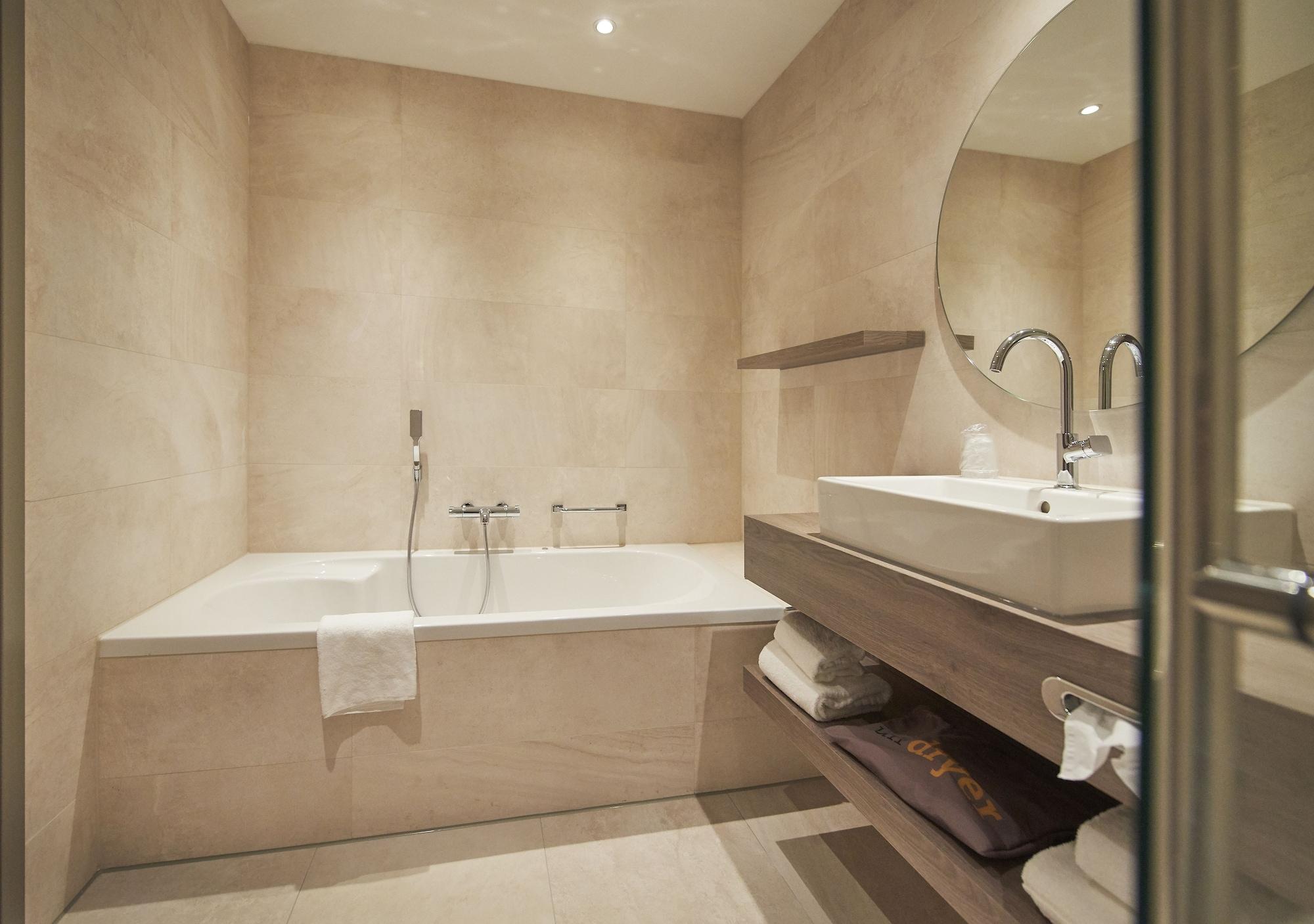 Van Der Valk Hotel Leeuwarden Kültér fotó